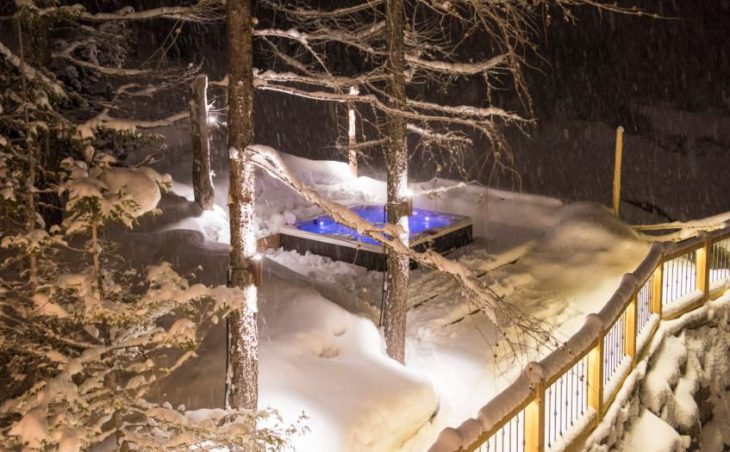 Chalet Machapuchare, Val d'Isere, Hot Tub in Snow